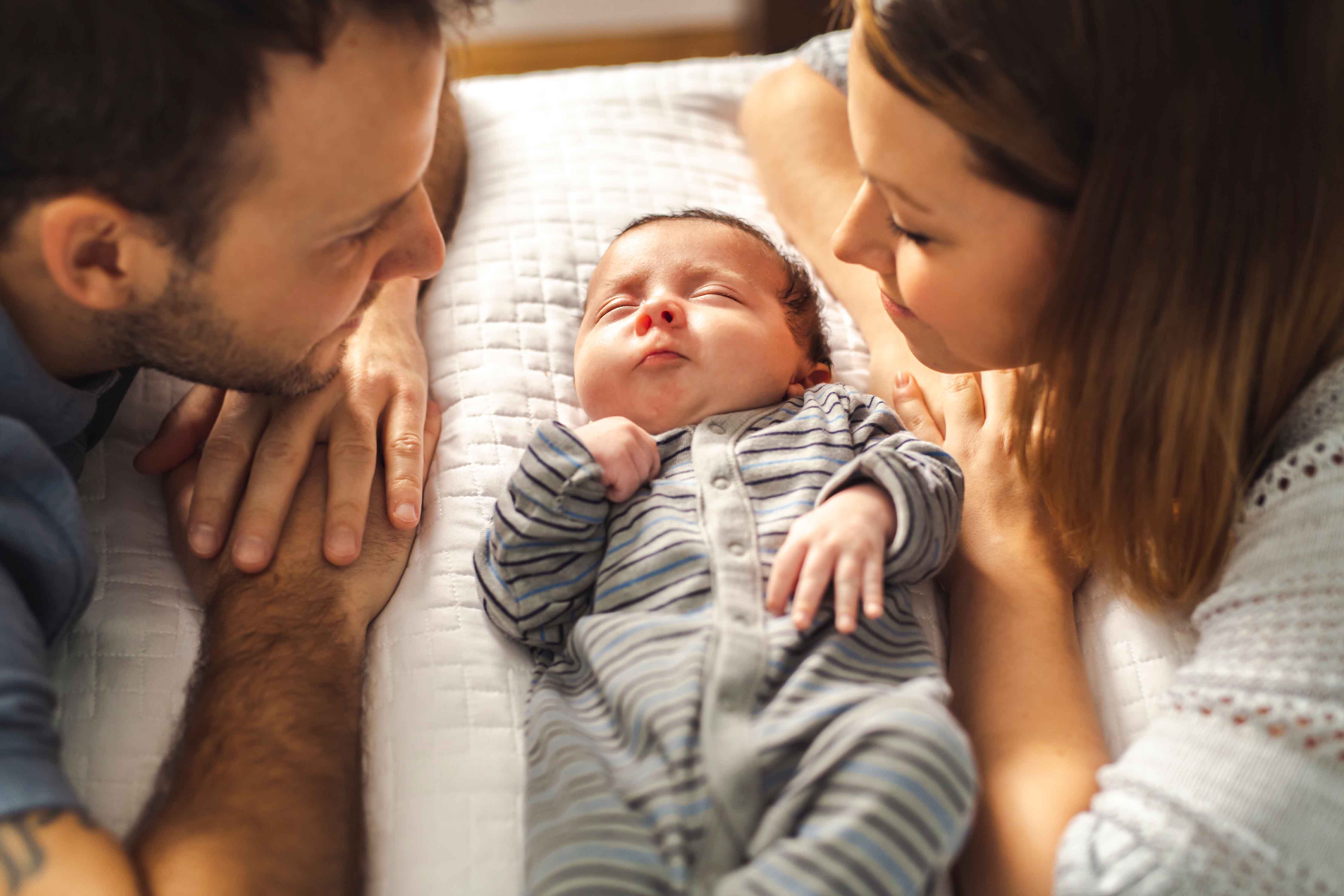 Opieka nad żoną po porodzie. Przepisy, zasady i procedury link4mama